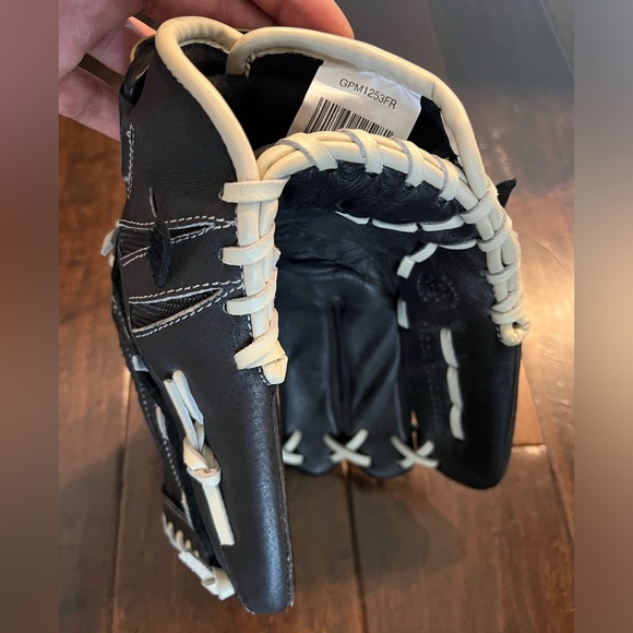Mizuno baseball glove - Picture 4 of 5